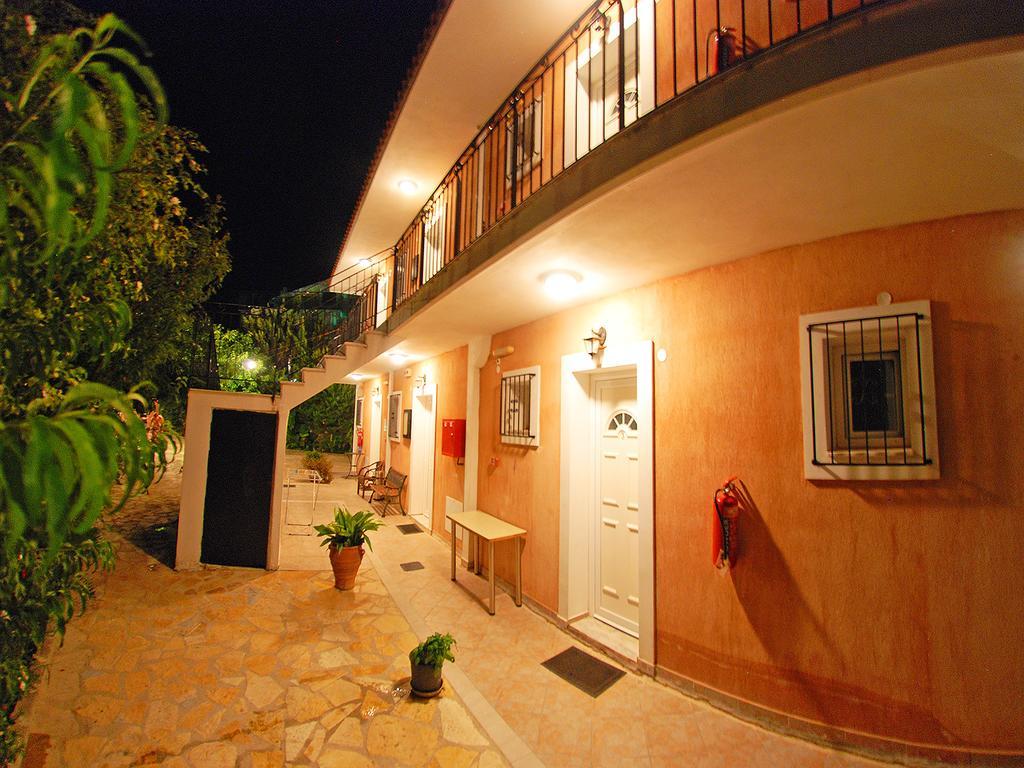 Emilia Apartments Трапезаки Экстерьер фото